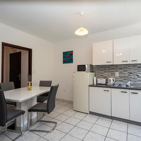 Apartman Curcic Knin Exteriör bild