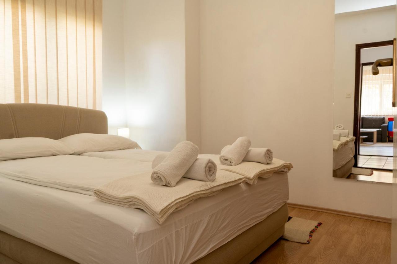 Apartman Curcic Knin Exteriör bild