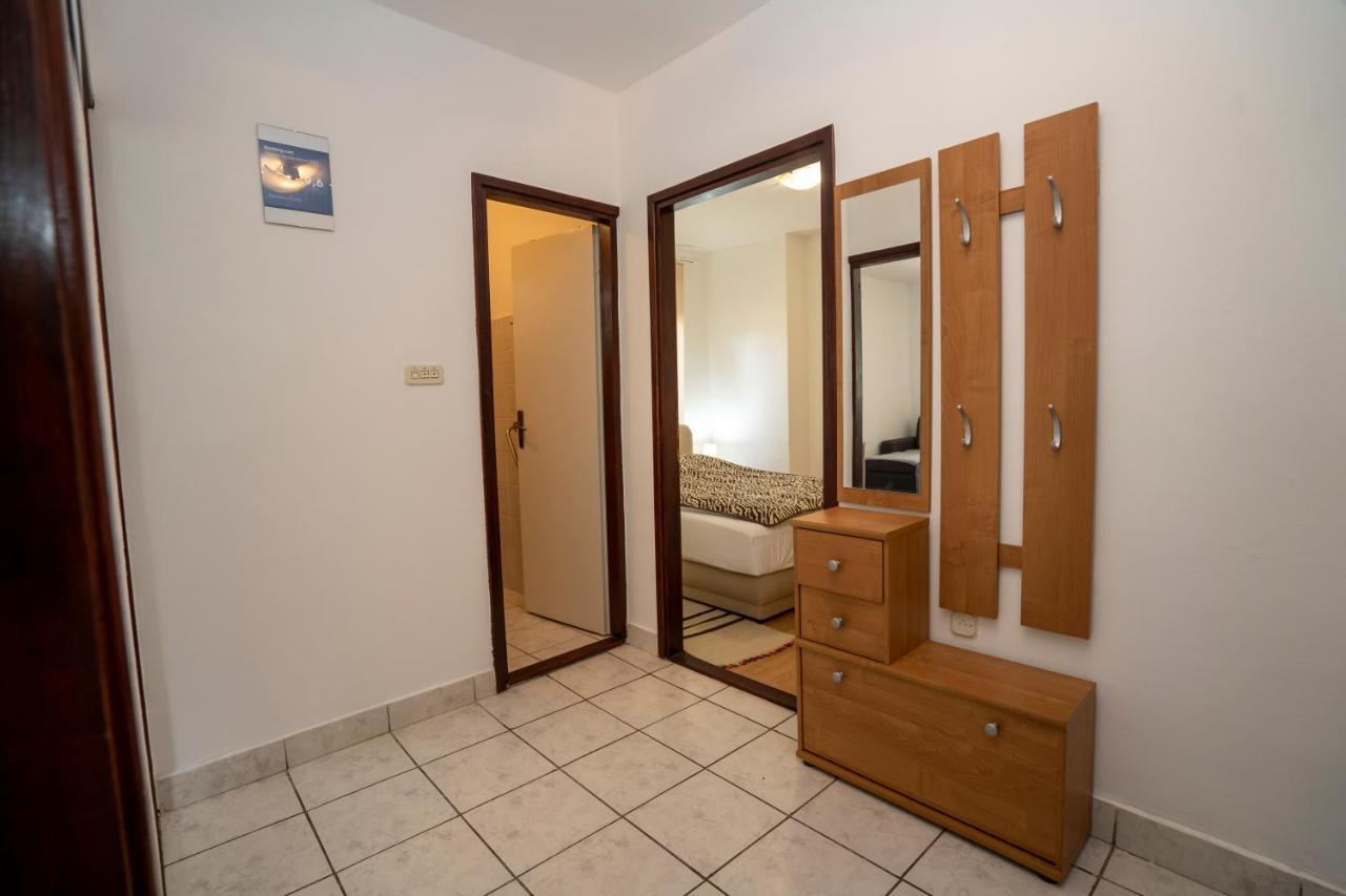 Apartman Curcic Knin Exteriör bild