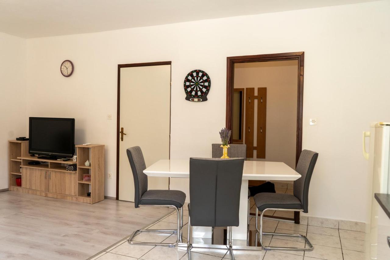 Apartman Curcic Knin Exteriör bild