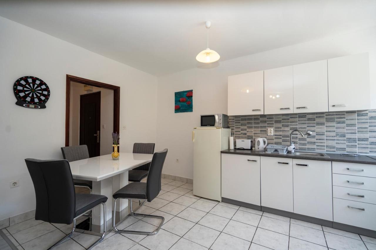 Apartman Curcic Knin Exteriör bild