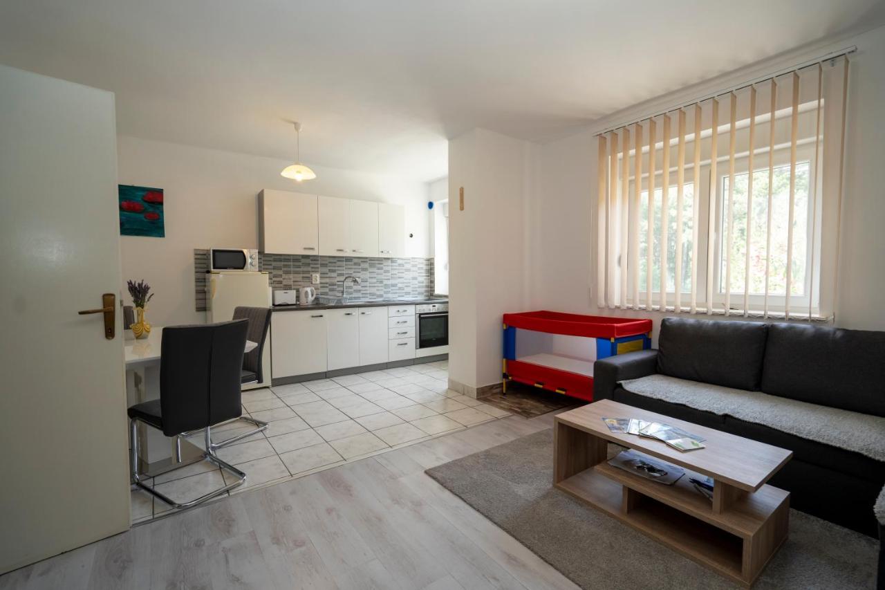 Apartman Curcic Knin Exteriör bild