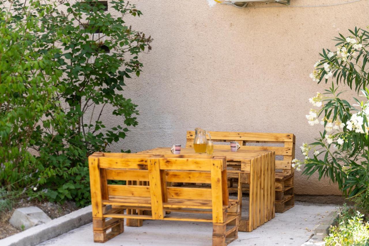 Apartman Curcic Knin Exteriör bild