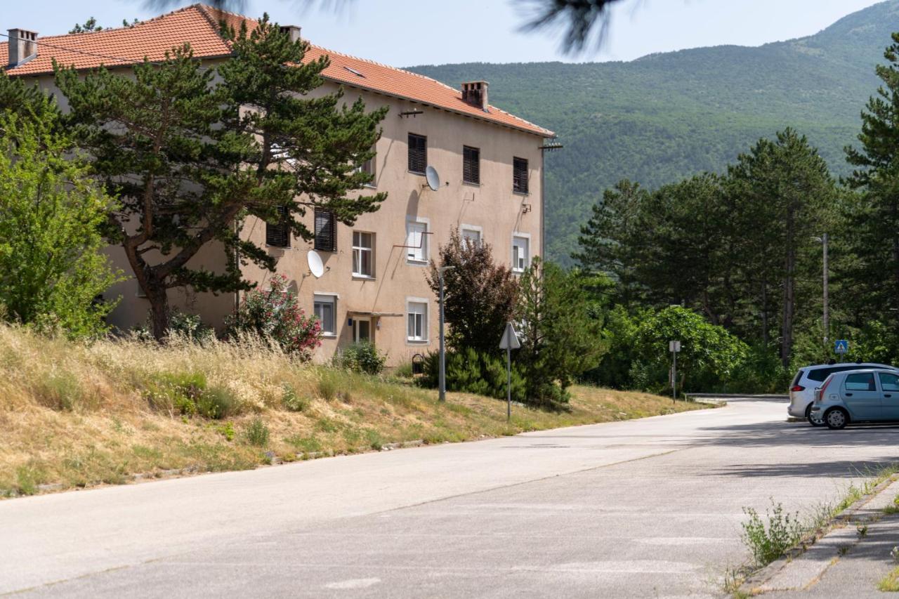 Apartman Curcic Knin Exteriör bild